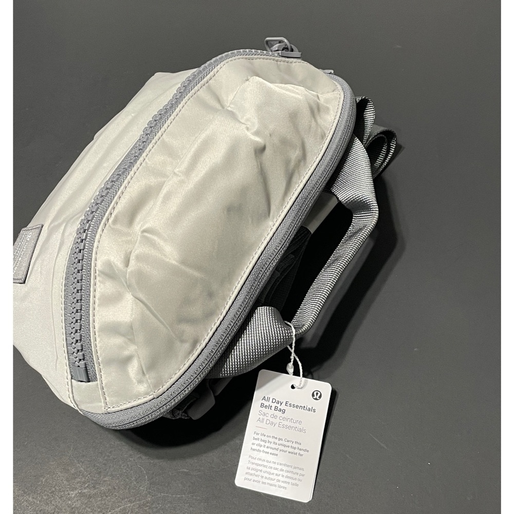 NWT Lululemon All Day Essentials Belt Bag 2.5L (#b2) bin+ - Picture 11 of 12